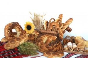 Pâine, plăcinte, colaci, prăjituri, torturi şi alte bunătăţi de la Mopan, livrate ...