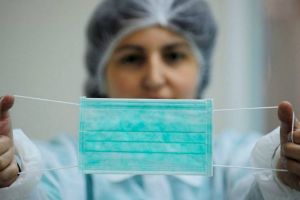 Sute de mii de măşti chirurgicale vor fi distribuite sătmărenilor până la data de 15 mai