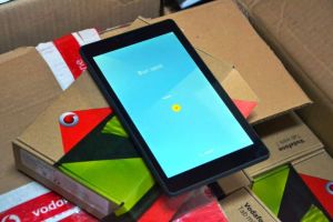 Elevii vor trebui să returneze tabletele şi laptopurile cumpărate de Guvern, după folosire. Acestea vor intra în baza materială a şcolilor