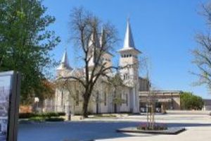 VIDEO – Iohannis: Serviciile religioase cu credincioşi, într-o primă fază, doar în aer liber