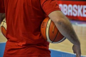 Viitorul sezonului baschetbalistic se decide joi. CSM Oradea speră să joace în Liga Campionilor Europeni din toamnă