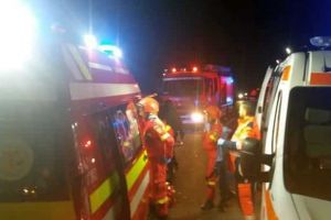 Ce pedeapsă a primit tânăra din Aiud care a provocat accidentul rutier în care a murit soţul său şi un alt pasager: 5 copii au rămas orfani