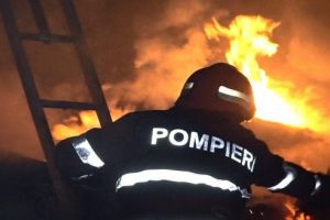 Mureş: Copii de 7 şi 10 ani, internaţi în spital după un incendiu!