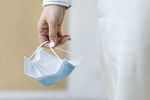 Ieftin nu merită! Farmaciile din Oradea nu vor să vândă măşti chirugicale la preţ redus