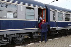 Peste o sută de îngrijitoare pleacă cu al doilea tren special din Timişoara să muncească în Austria, în timpul pandemiei de coronavirus