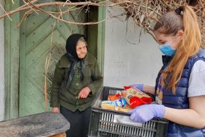 Asociaţia „Licuricii fericiţi” a ajutat peste 250 de persoane vârstnice şi 200 de copii ...