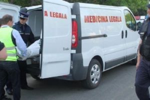 Sinucidere invaluita in mister la Zavoaia / Un tanar de 22 de ani s-a spanzurat de grinda unei case