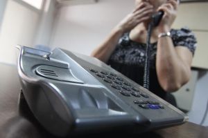 Metoda ”accidentul” revine în Alba: Două femei, prejudiciate cu peste 1.600 de euro de necunoscuţi care se dădeau drept poliţişti şi cadre medicale