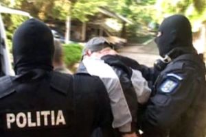 PITEŞTEAN LUAT DE ACASĂ CU MANDAT