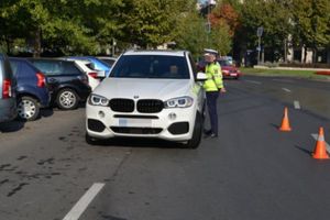 Zece şoferi sătmăreni au rămas fără permis. Trei au fost prinşi vorbind la telefon
