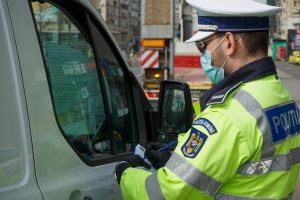 Doi orădeni au fost prinşi circulând cu adeverinţe false de angajaţi. Parchetul a deschis dosar penal