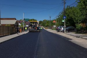 3,4 kilometru proaspăt asfaltaţi in Iasi