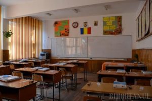 Obligatoriu cu mască: Cum se vor desfăşura lecţiile pentru elevii de clasa a VIII-a şi a XII-a, începând din 2 iunie