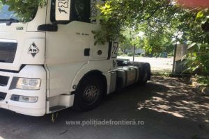  Autocamion cautat in Austria, oprit in P.T.F. Albita. Cine se afla la volan (galerie foto) 