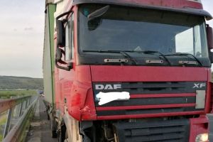 Accident MORTAL pe autostrada A1, în apropiere de Sebeş: Șoferul unei autoutilitare, aflat pe carosabil, a DECEDAT după ce a fost lovit de o alta maşină