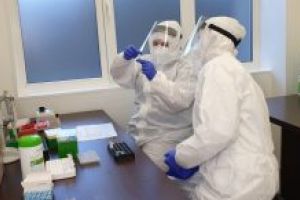5 angajaţi, pozitivi la COVID-19, la o fabrică maramureşeană. Aceştia au fost descoperiţi inopinant