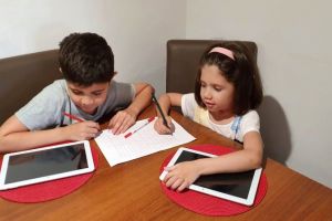 Tablete acordate elevilor din Episcopia Sloboziei şi Călăraşilor