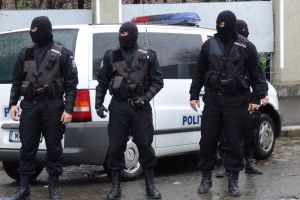 Femeie bănuită de acte de terorism, săltată de DIICOT Timişoara. Suspecta pregătea terenul pentru radicalişti străini