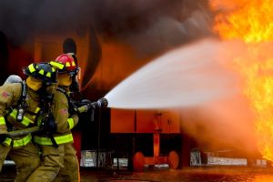 Incendiu de proporţii într-o localitate din Cluj
