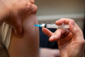 Agenţia Europeană a Medicamentului: Un vaccin împotriva COVID-19 ar putea fi aprobat în circa un an de zile, în cel mai „optimist” scenariu