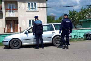Sute de persoane legitimate şi zeci de societăţi controlate la Botoşani în contextul stării de urgenţă