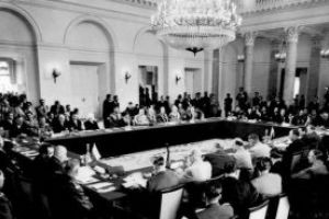 FRAGMENT DE ISTORIE: Semnarea Tratatului de la Varşovia (14 mai 1955)