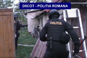 Suspectă de TERORISM, în Arad! Femeia ţinea legătura cu susţinători ai unei ORGANIZAȚII TERORISTE din Orientul Mijlociu