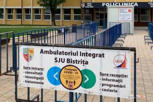 Cum arată intrarea în Policlinica Bistriţa care se redeschide vineri şi ce reguli trebuie respectate