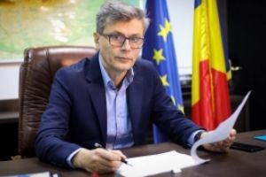 Ministrul Economiei SPULBERĂ speranţele operatorilor din turism: ÎNCĂ nu se ştie de când vom putea pleca în concedii