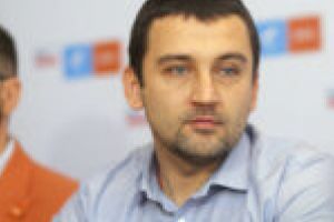 Dragnea face bani din puşcărie! Cristian Moş critică achiziţiile publice fără licitaţie şi bâlbele din Parlament