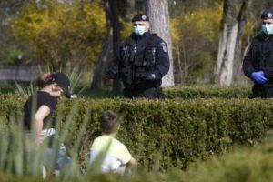 STARE DE ALERTĂ. Românii vor redobândi libertatea de circulaţie în interiorul localităţilor