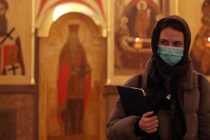 BOR anunţă că redeschide bisericile – Nu este permisă sărutarea icoanelor