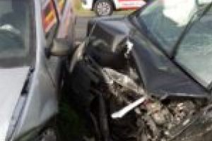 Accident matinal pe DN6! Un şofer a rămas încarcerat