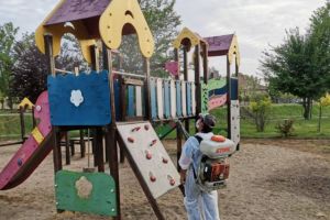Primăria Timişoara a dezinfectat locurile de joacă. Dar ele rămân închise în starea de alertă