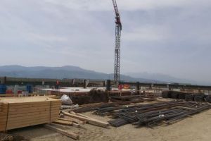 VIDEO Conferinţă de presă susţinută de preşedintele Consiliului Judeţean Braşov, Adrian Veştea, pe şantierul Aeroportului Internaţional Braşov-Ghimbav