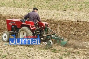 Fermierii vrânceni nu s-au înghesuit să-şi depună cererile pentru subvenţii! Până acum s-au înregistrat cu aproape 7.000 de solicitări mai puţine decât anul trecut!