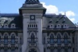 450 de măşti de protecţie şi aproape 2.000 de sticle de alcool sanitar, confiscate de poliţişti