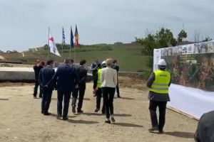 FOTO, LIVE VIDEO| Premierul Orban şi Ministrul Transporturilor, vizită pe şantierul autostrăzii Sebeş-Turda, lotul 2