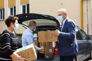 Donaţie de 120.000 de măşti din Ungaria pentru judeţul Mureş!