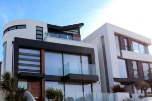 Dezvoltatorii imobiliari, ingenunchiati de COVID-19! Piaţa imobiliară, prăbuşită în aprilie: numărul de tranzacţii a scăzut cu aproape 50% faţă de martie