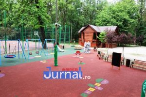 FOTO: Loc de joacă nou la Crângul Petreşti