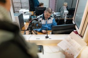 Program nou la Permise, Paşapoarte şi Înmatriculări. Proba teoretică pentru permise se reia în iunie