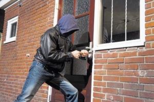 Sediul firmei Transeuro din Ighiu, PRĂDAT de hoţi: Au fost sustrase bonuri de masă şi bani