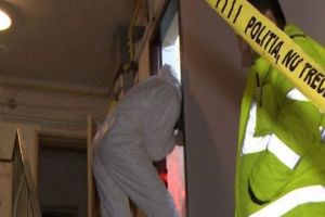 Caz şocant la Mediaş – Femeie găsită moartă în apartament, iar fiul ei spânzurat