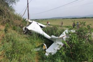 VIDEO Un avion de mici dimensiuni a aterizat forţat în judeţul Alba – Pilotul este rănit
