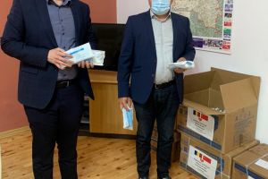 20.000 măşti de protecţie oferite bihorenilor de Camera de Comerţ şi Industrie România-China, prin intermediul Consiliului Judeţean