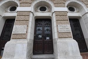 Instanţele şi-au reluat activitatea. Intrarea în Palatul de Justiţie din Oradea se face numai cu mască de protecţie
