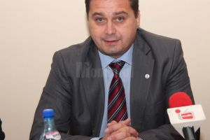 Tot mai mulţi profesori din judeţ refuză să se reîntoarcă în şcoli din cauza ...