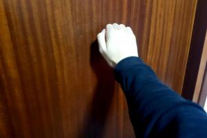 Compania de distribuţie a energiei electrice avertizează sucevenii să nu le dea bani ...