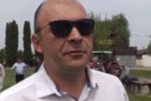 Voluntarii caransebeşeni au ajutat Teiuşul să îmbrace haină nouă